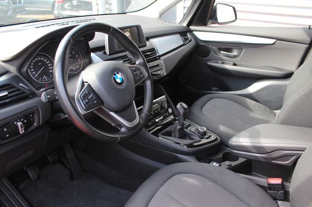 BMW 220i Active Tourer Advantage 141 kW image number 4