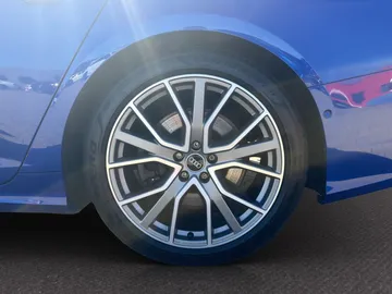 Car image 32