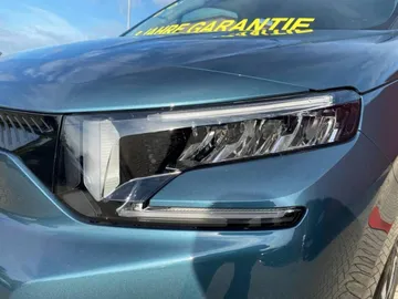 Car image 25