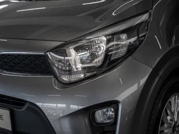 Car image 26