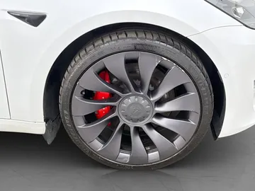 Car image 32