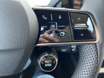 Car image 34