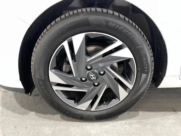 Car image 23