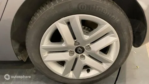 Car image 20