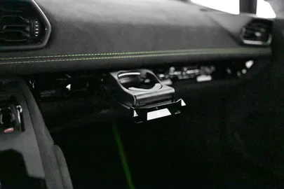 Car image 32