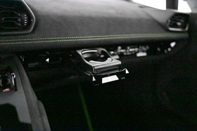 Car image 32