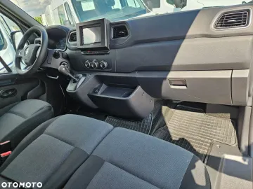 Car image 32