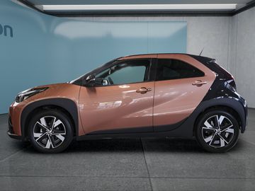 Car image 4