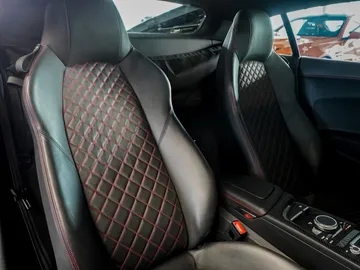 Car image 27