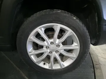 Car image 47