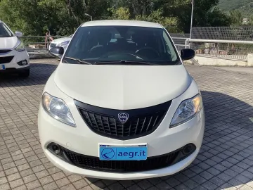 Car image 3