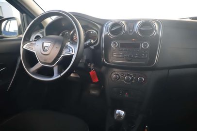 Car image 14