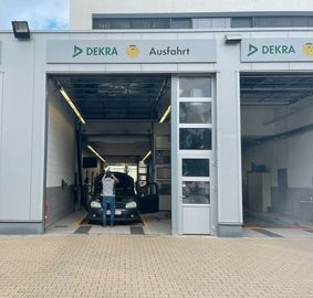 Car image 27
