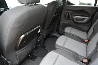 Car image 36