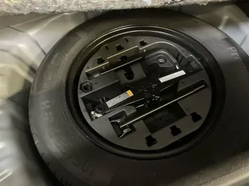 Car image 30