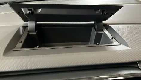 Car image 32