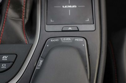 Car image 32