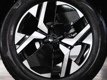 Car image 28