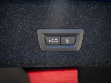 Car image 32