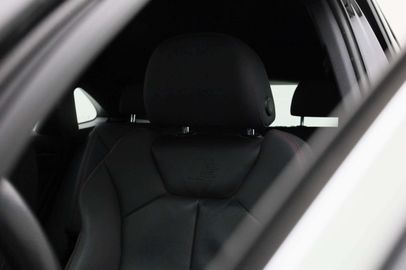 Car image 33