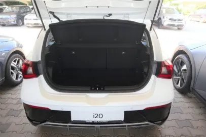 Car image 25