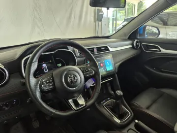 Car image 14