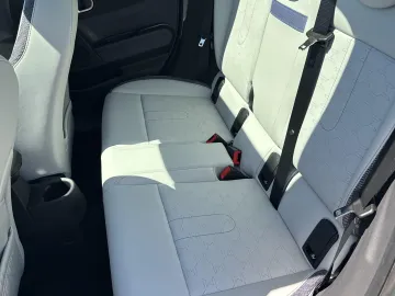 Car image 37