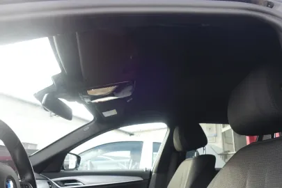 Car image 27
