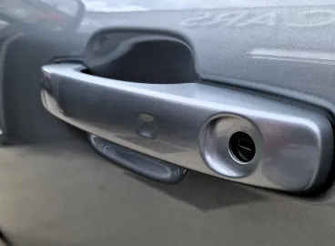 Car image 26