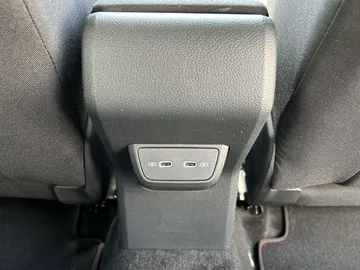 Car image 32