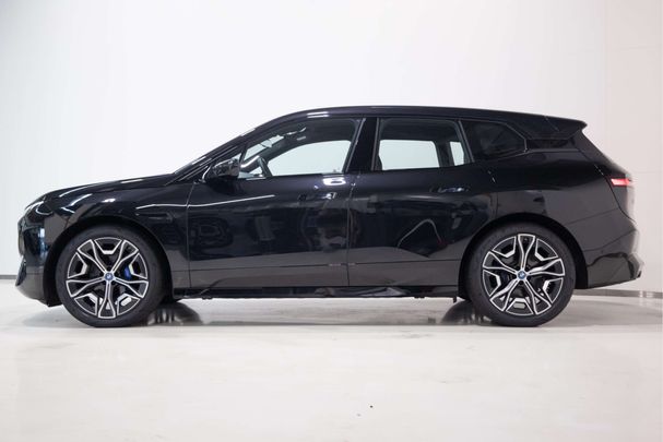 BMW iX xDrive40 241 kW image number 3