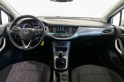 Car image 10