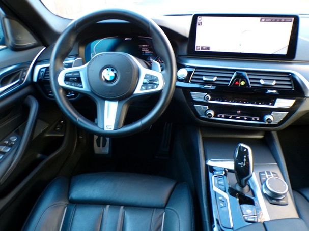 BMW 545 e xDrive 290 kW image number 9