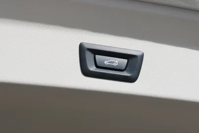 Car image 35