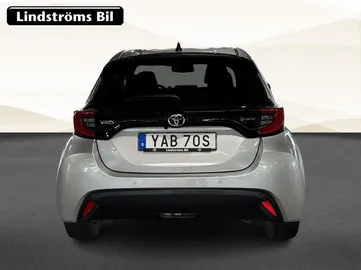 Car image 3
