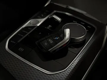 Car image 33
