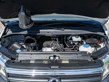 Car image 40