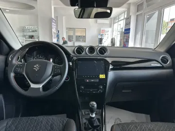 Car image 18