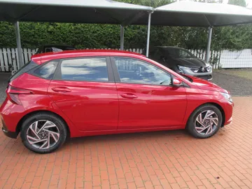 Car image 4