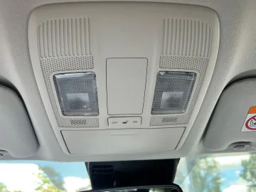 Car image 35