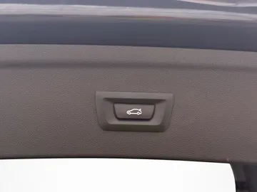 Car image 38