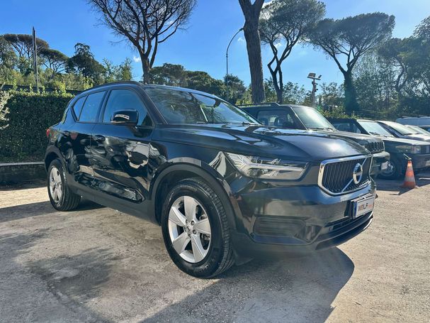 Volvo XC40 1.5 T2 Momentum 95 kW image number 2