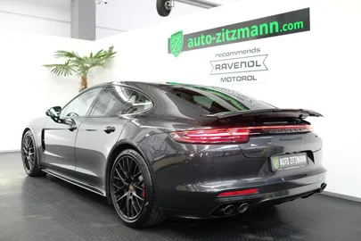 Car image 32