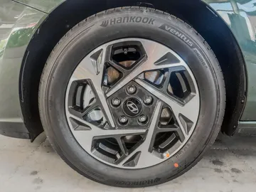 Car image 28