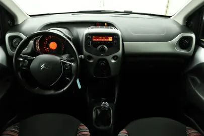 Car image 4