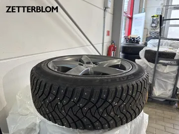 Car image 15