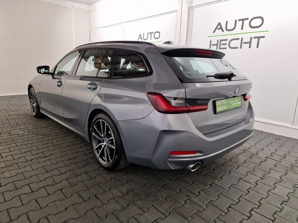 BMW 330e Touring M 215 kW image number 5