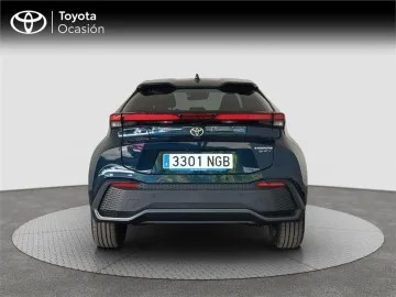 Car image 3