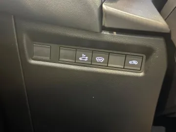 Car image 33