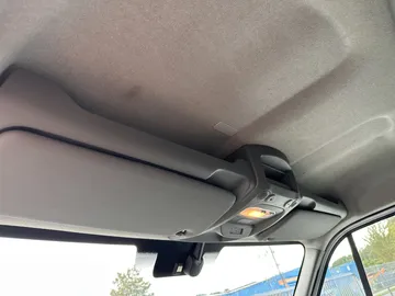 Car image 29